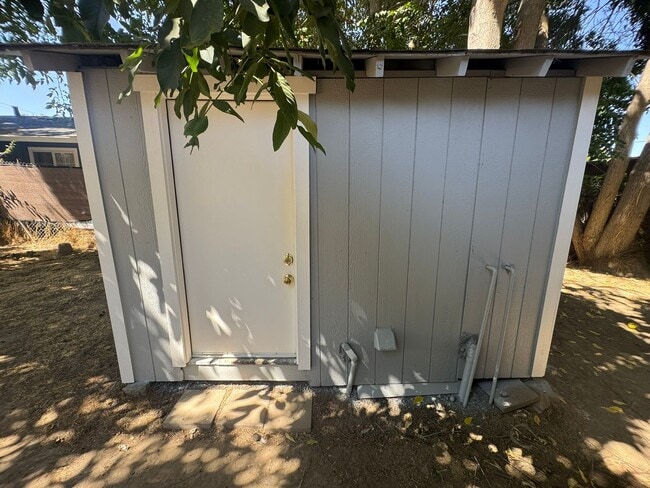 Building Photo - 1 Bedroom 1 Bath Home with a Large Outdoor Space