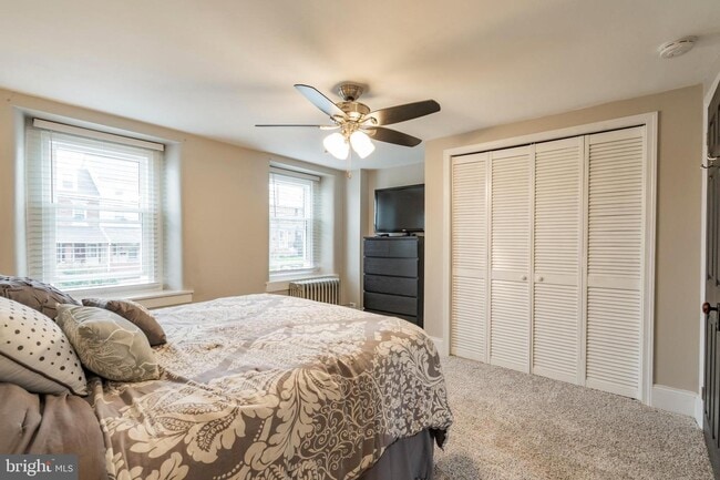 Building Photo - 225 W 6th Ave