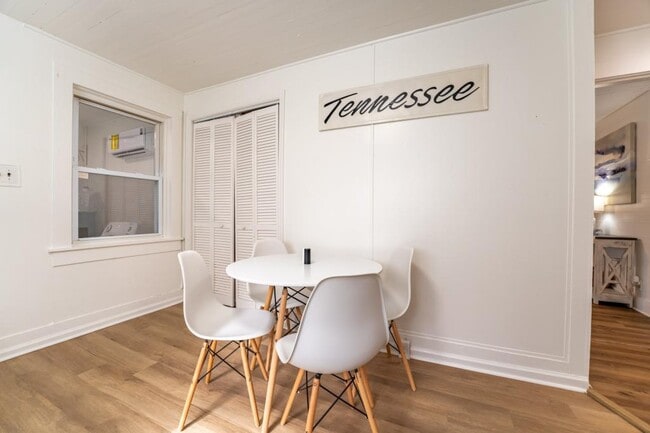 Building Photo - 614 E Brushy Valley Dr