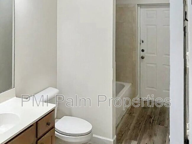 Building Photo - 117 SW Glenwood Dr