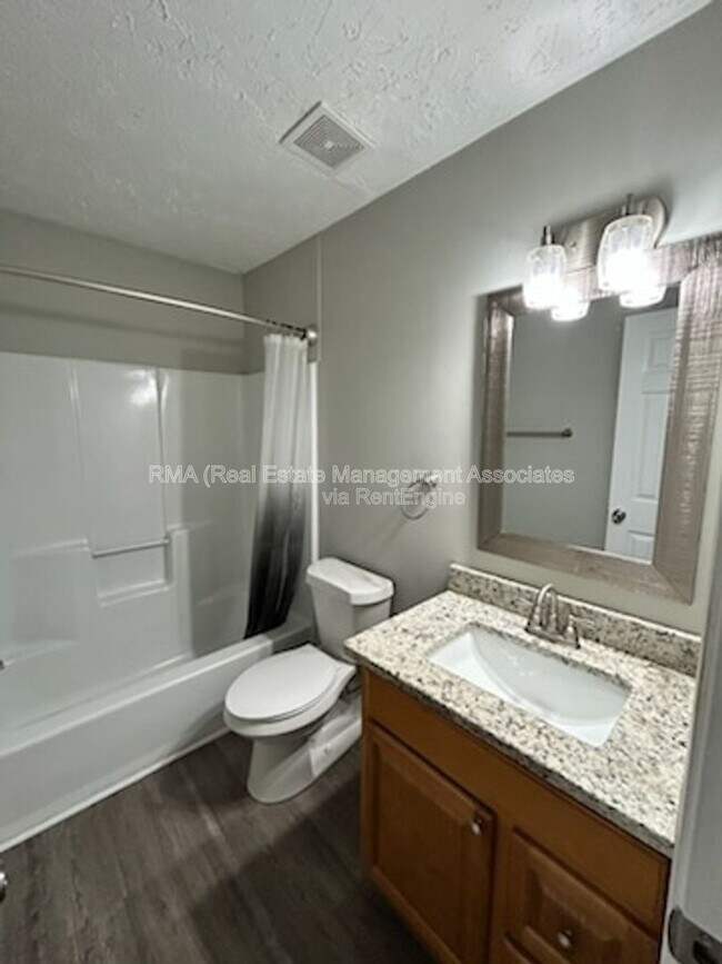 Building Photo - 254 N McDonough Rd