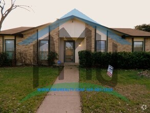 Building Photo - AVAILABLE NOW! Lovely 3-bedroom, 2-bathroo...