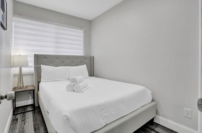 Building Photo - 10006 E Bay Harbor Dr