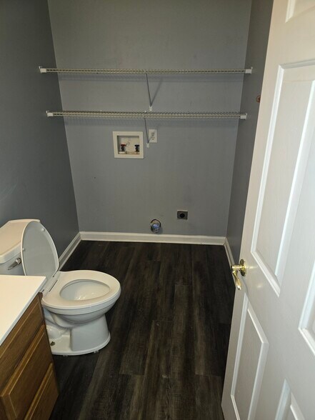 Building Photo - 1907 E Balsam Ct