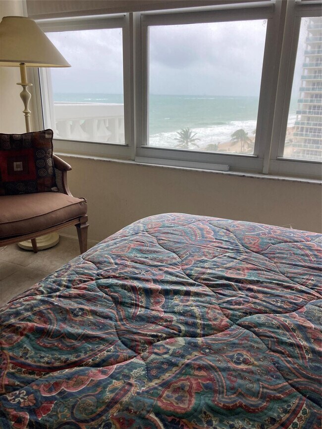 Building Photo - 4010 Galt Ocean Dr