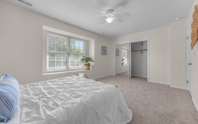 Building Photo - READY NOW!! 3-Bedroom Townhome w/Attached Garage! Golf Course Views - Pet Friendly - All Appliances!