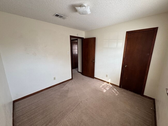 Building Photo - 207 E Hogan Dr