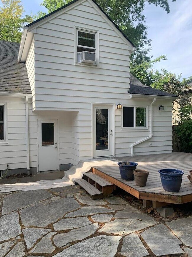 Building Photo - Impecable Remodel of Historic Eastmoreland Gem