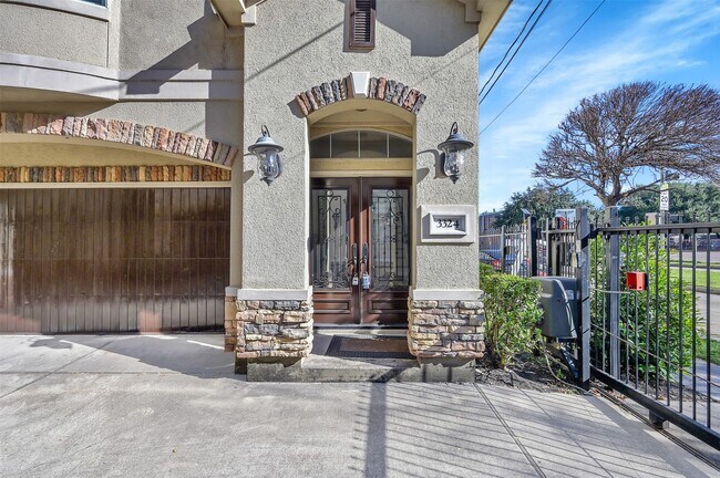 Building Photo - 3324 Chenevert St