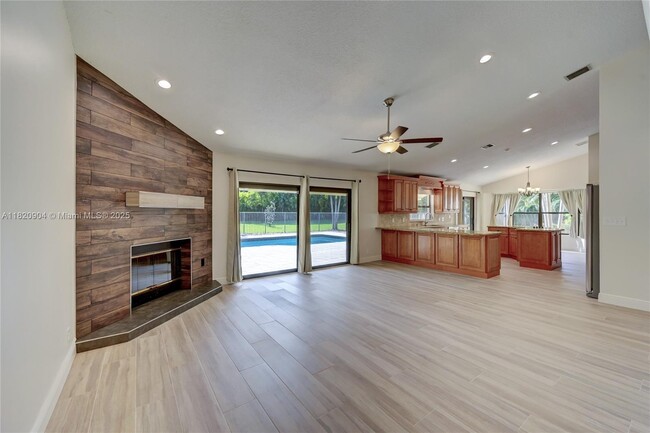 Building Photo - 7120 Hialeah Ln