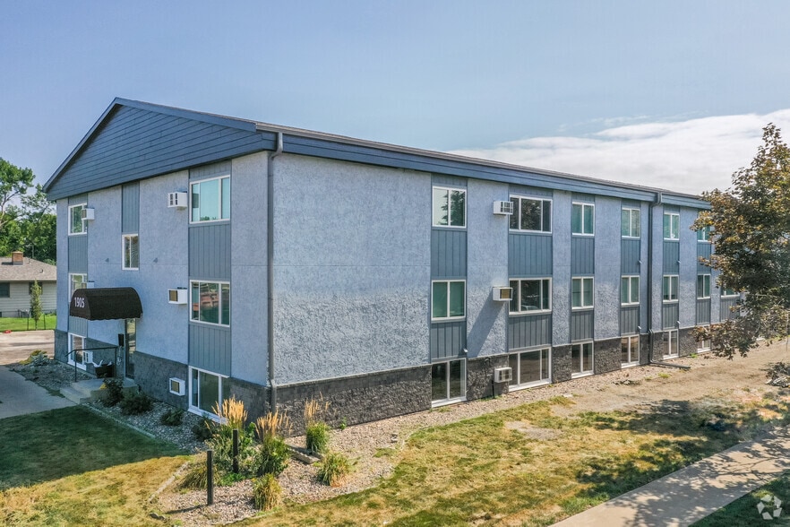 Building Photo - The Willows Apartments