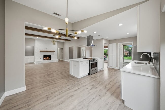 Building Photo - 4008 Hatherly Dr