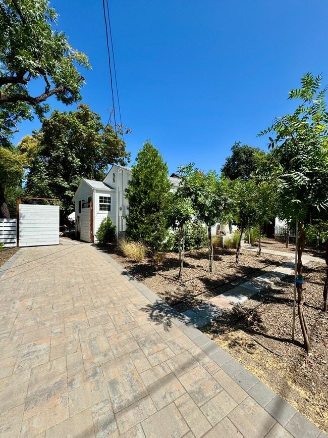 Building Photo - Available For 4+ Months!* Rare Find Furnished Saint Helena Gem, “Upper Tainter” 2 Bedrooms, 2 Bat...