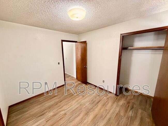 Building Photo - 6012 Gaelic Glen Dr