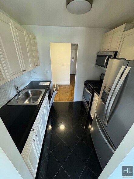 Building Photo - AMAZING ONE BEDROOM APARTMENT!! AMAZING DE...