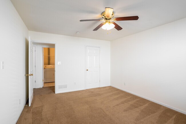 Building Photo - 1704 Juniper Dr