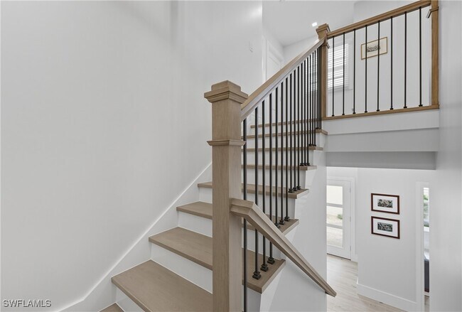 Building Photo - 360 Carlton Pl