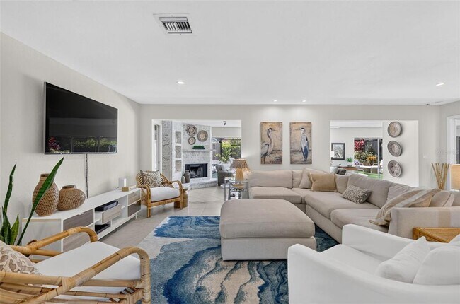 Building Photo - 567 Bird Key Dr