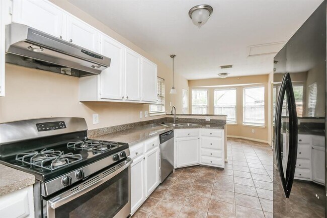 Building Photo - 18626 Droitwich Dr