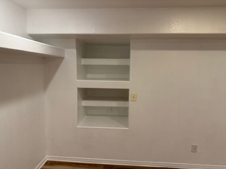 Building Photo - 6085 Fescue Dr