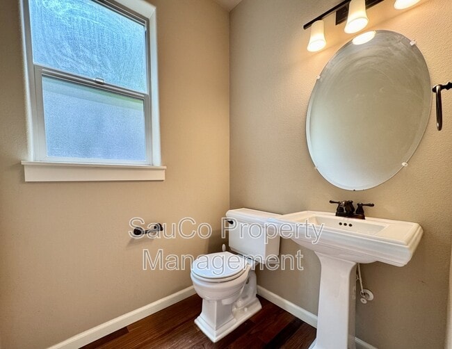 Building Photo - 7182 NE Rockridge Pl