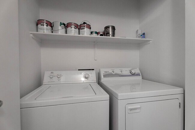 Building Photo - 9050 W Warm Springs Rd
