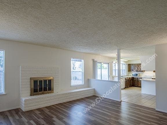 Building Photo - 5423 Royal Dr NE