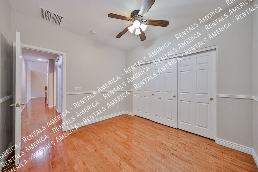 Building Photo - 9710 S 45th Ave