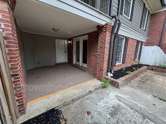 Building Photo - 5025 Hillsboro Pike
