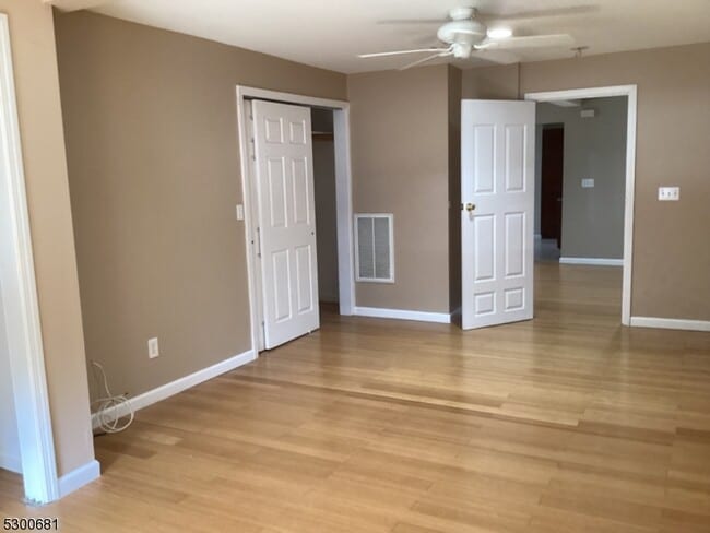 Building Photo - 275 Wanaque Ave