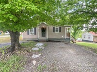 Building Photo - 203 Circle Dr
