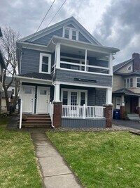 Building Photo - 2018 James St