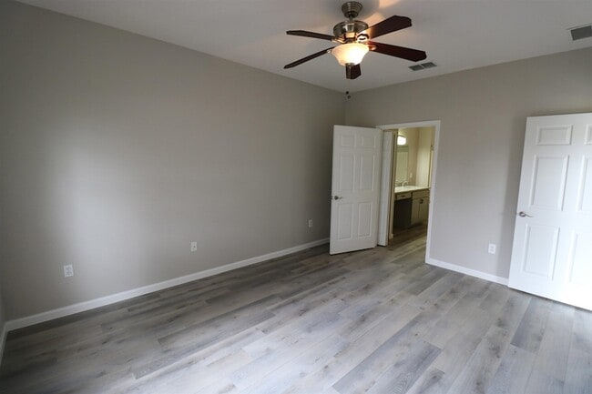 Building Photo - 221 Wooded Crossing Cir