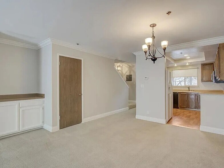 Building Photo - 1370 Las Juntas Way