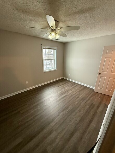 Building Photo - 791 Long Hill Rd