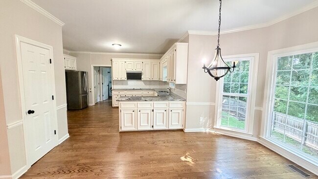 Building Photo - 10575 Aviary Dr