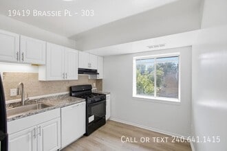 Building Photo - 19419 Brassie Pl