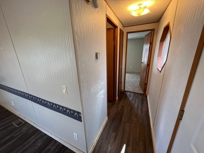 Building Photo - 2 Bedroom 2 Bath Updated Mobile Home in Cliffview Mobile Home Park. Very well kept-up area.