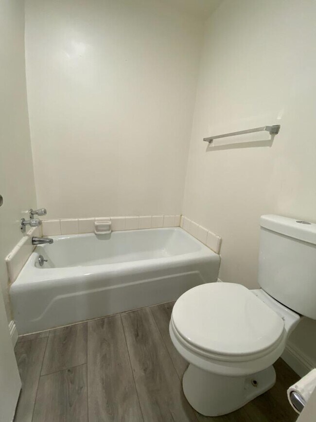 Building Photo - 300 S Gramercy Pl