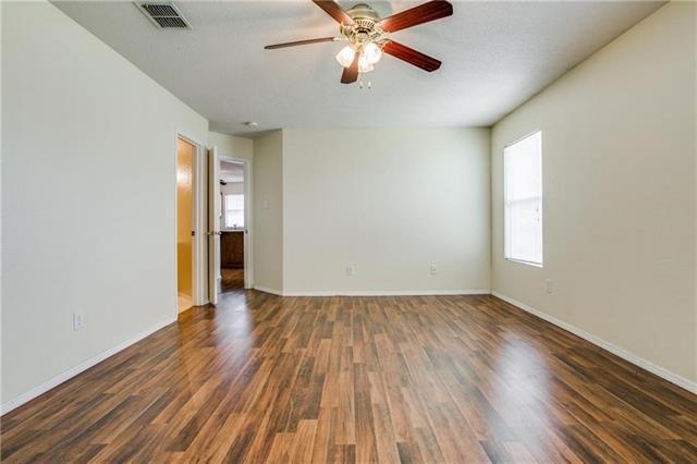 Building Photo - 2620 Clear Brook Dr