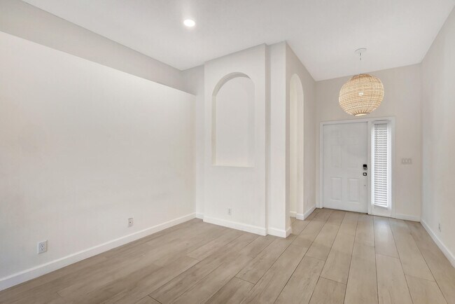 Building Photo - 1898 Capeside Cir