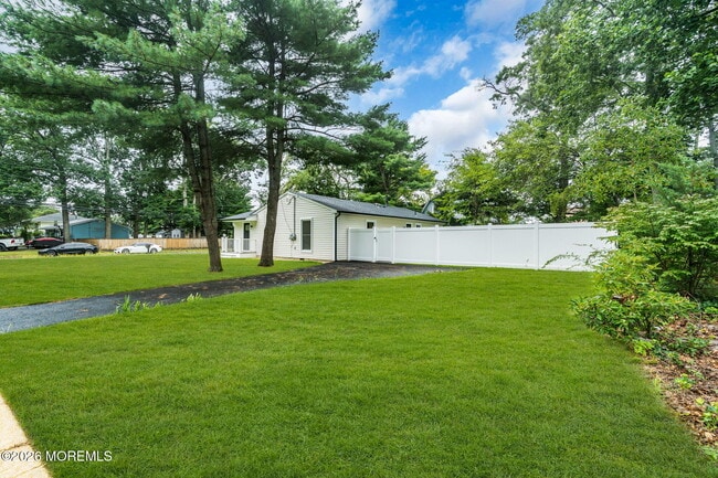 Building Photo - 20 Oak Hill Dr