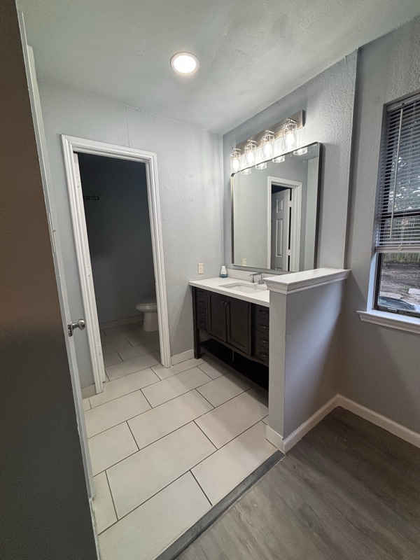 Building Photo - 1212 N Creek Dr