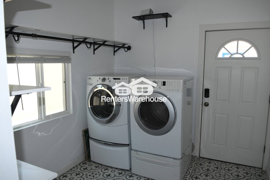 Building Photo - 357 N 15th St