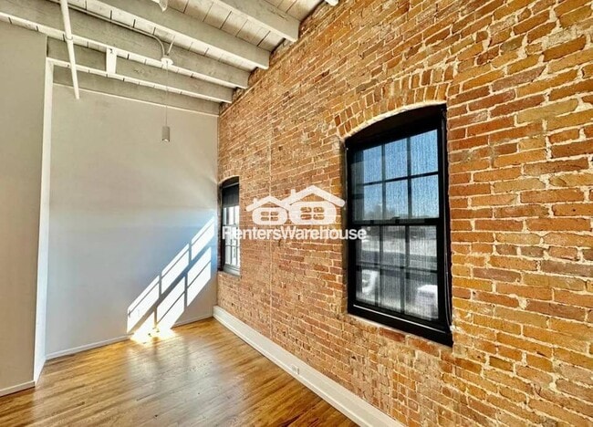 Building Photo - 112 SE 4th St