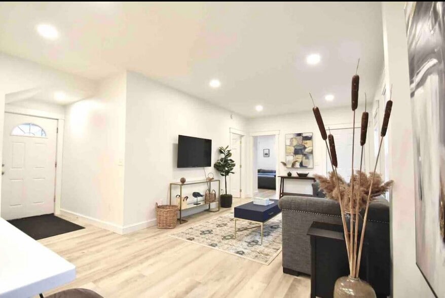 Building Photo - 11 Noble St