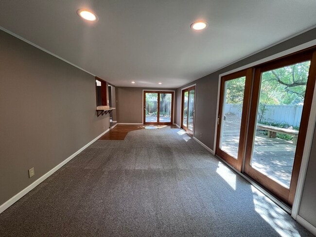 Building Photo - East Grand Rapids Schools - 4 bedroom home