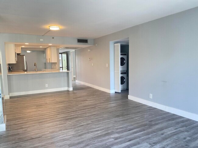 Building Photo - 20 Royal Palm Way