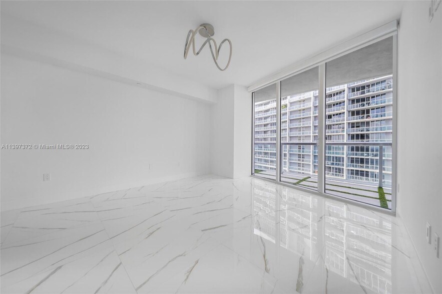 Building Photo - 475 Brickell Ave