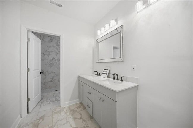Building Photo - 5869 Chickasaw Ln